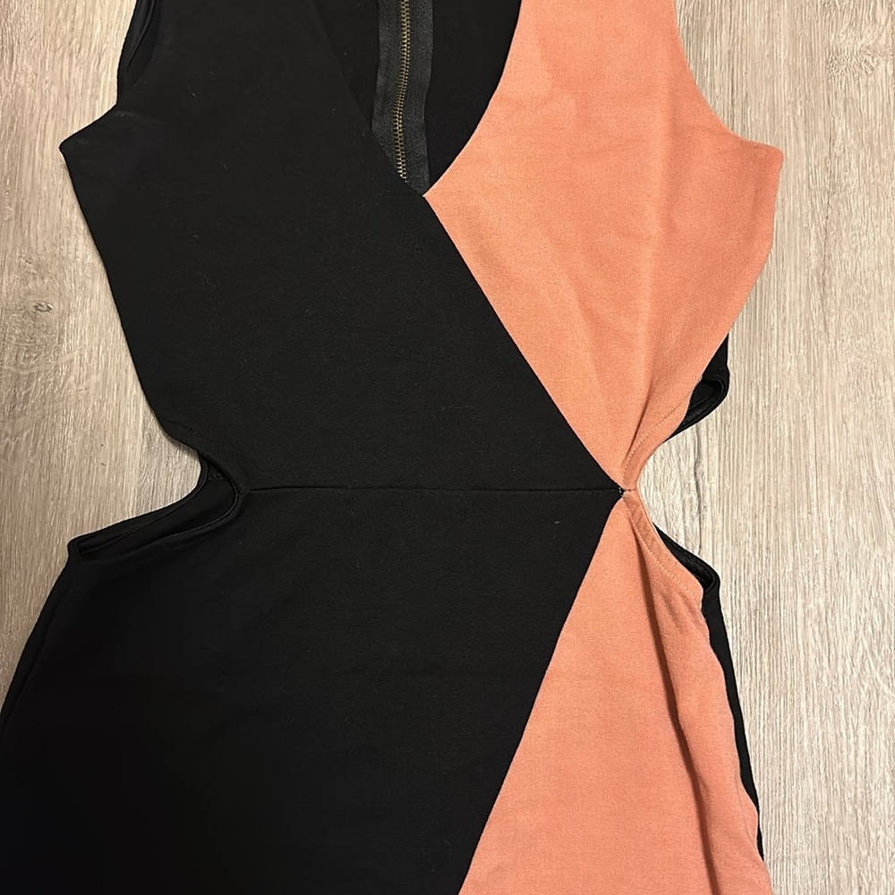 Color block cut out dress - Picture 3 of 6